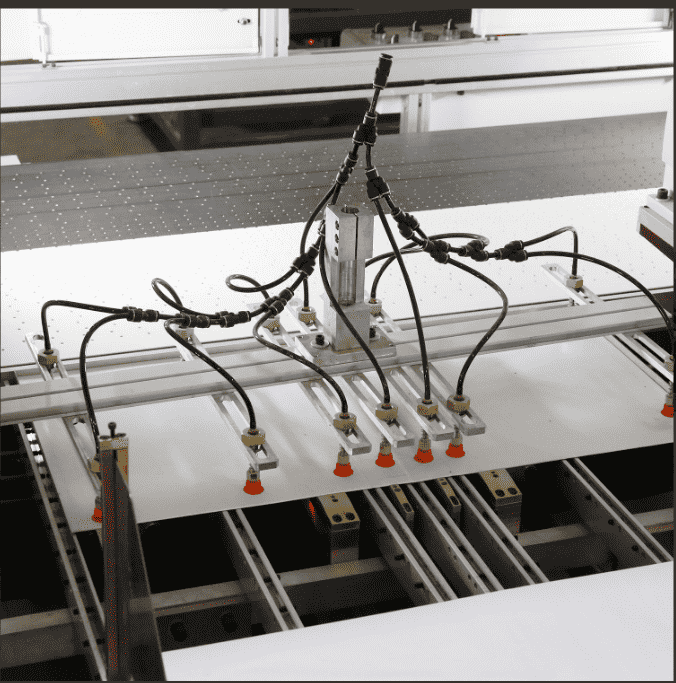 Автоматическая машина для изготовления коробок в твердом переплете