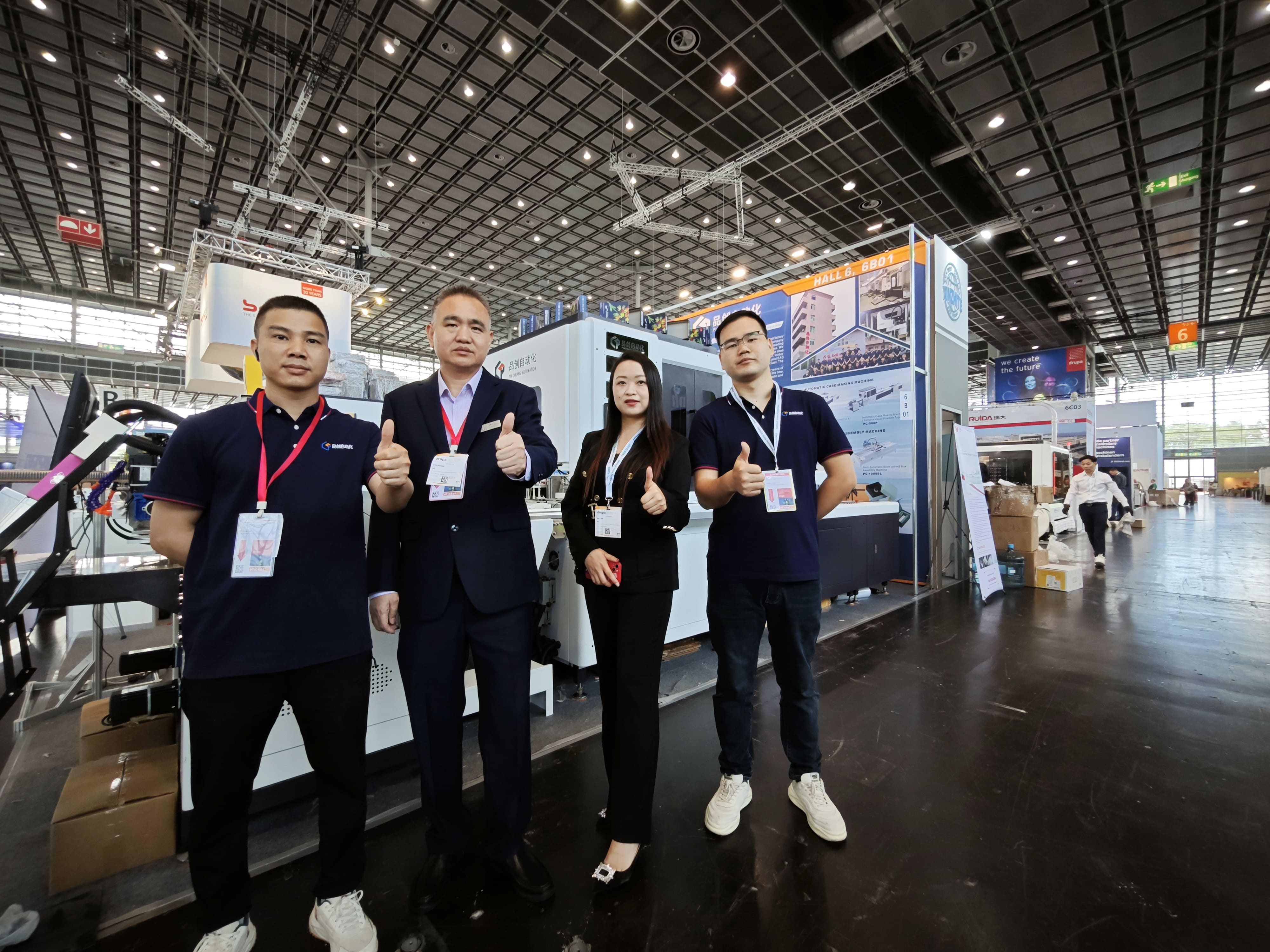 Персонал фото Донгуан Пинчуанг на Drupa 2024